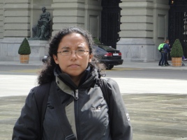 Lesly Ramirez vor dem Bundeshaus in Bern