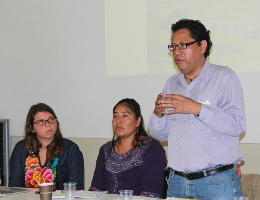 Sarah Burgess (ehemalige PBI-Freiwillige) und die beiden AktivistInnen an der öffentlichen Veranstaltung in Zürich