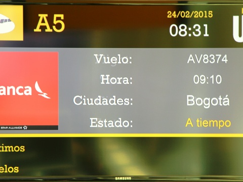 Die Anzeigetafel für den Flug nach Bogotá in Quito: Es kann losgehen!