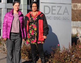 Dina Meza et Katia Aeby de PBI Suisse devant le DFAE
