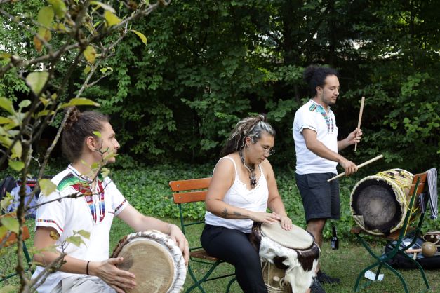 Die Band Kandáleko spielt traditionelle, kolumbianische Musik