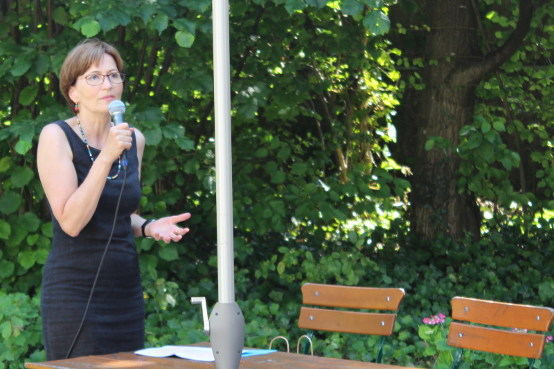 Regula Rytz, ancienne conseillère nationale et membre de PBI, rend un hommage au travail des volontaires Regula Rytz, ancienne conseillère nationale et membre de PBI, rend un hommage au travail des volontaires