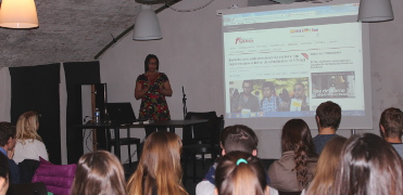 Dina Meza aus Honduras besucht Spanischklassen in Freiburg