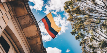 Kolumbien: Angriff auf die Justizverwaltung im Verfahren gegen Expräsidenten Uribe